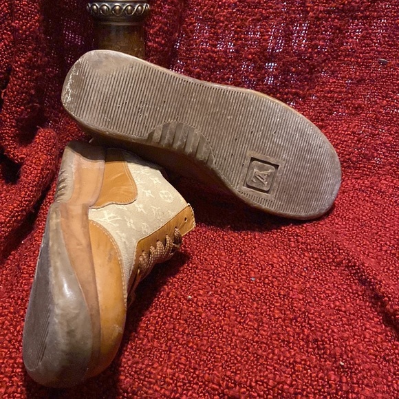 Louis Vuitton leather with monogrammed cloth tennis shoes - Picture 5 of 7